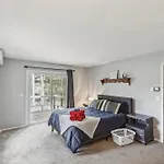 Poconos Chalet Newly Renovated, Great Location Home