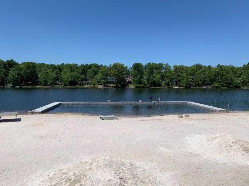 Poconos Newly Renovated, Great Location Holiday home Tobyhanna