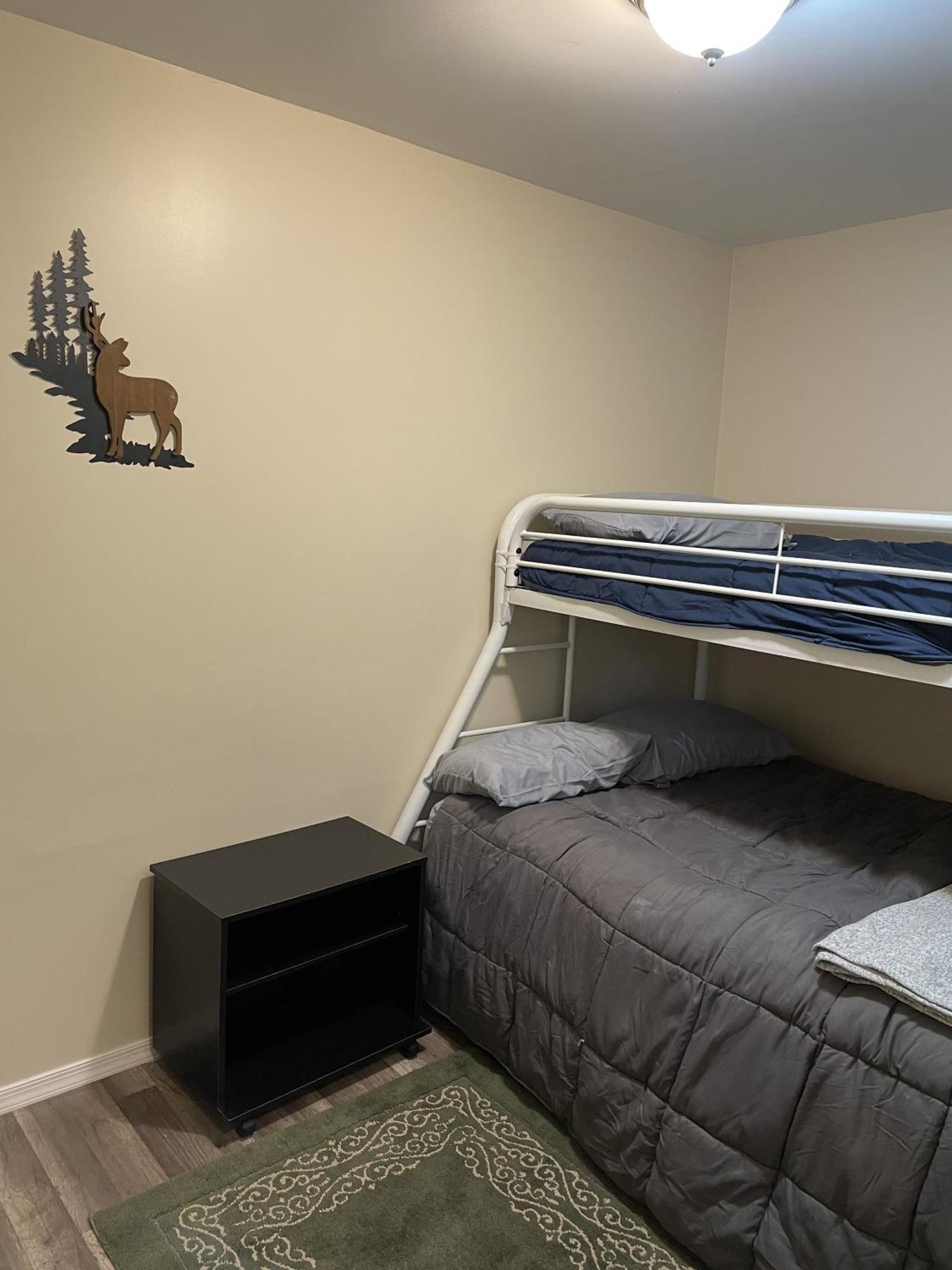 Poconos Newly Renovated, Great Location Holiday home