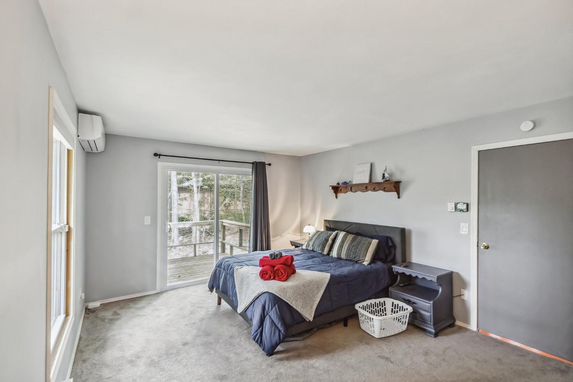 Poconos Newly Renovated, Great Location Tobyhanna