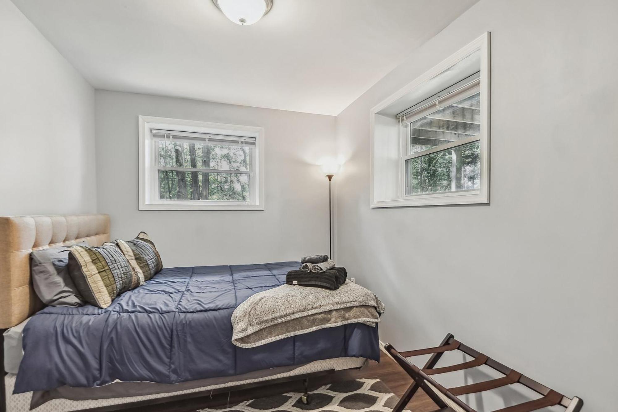 Poconos Newly Renovated, Great Location Holiday home Tobyhanna