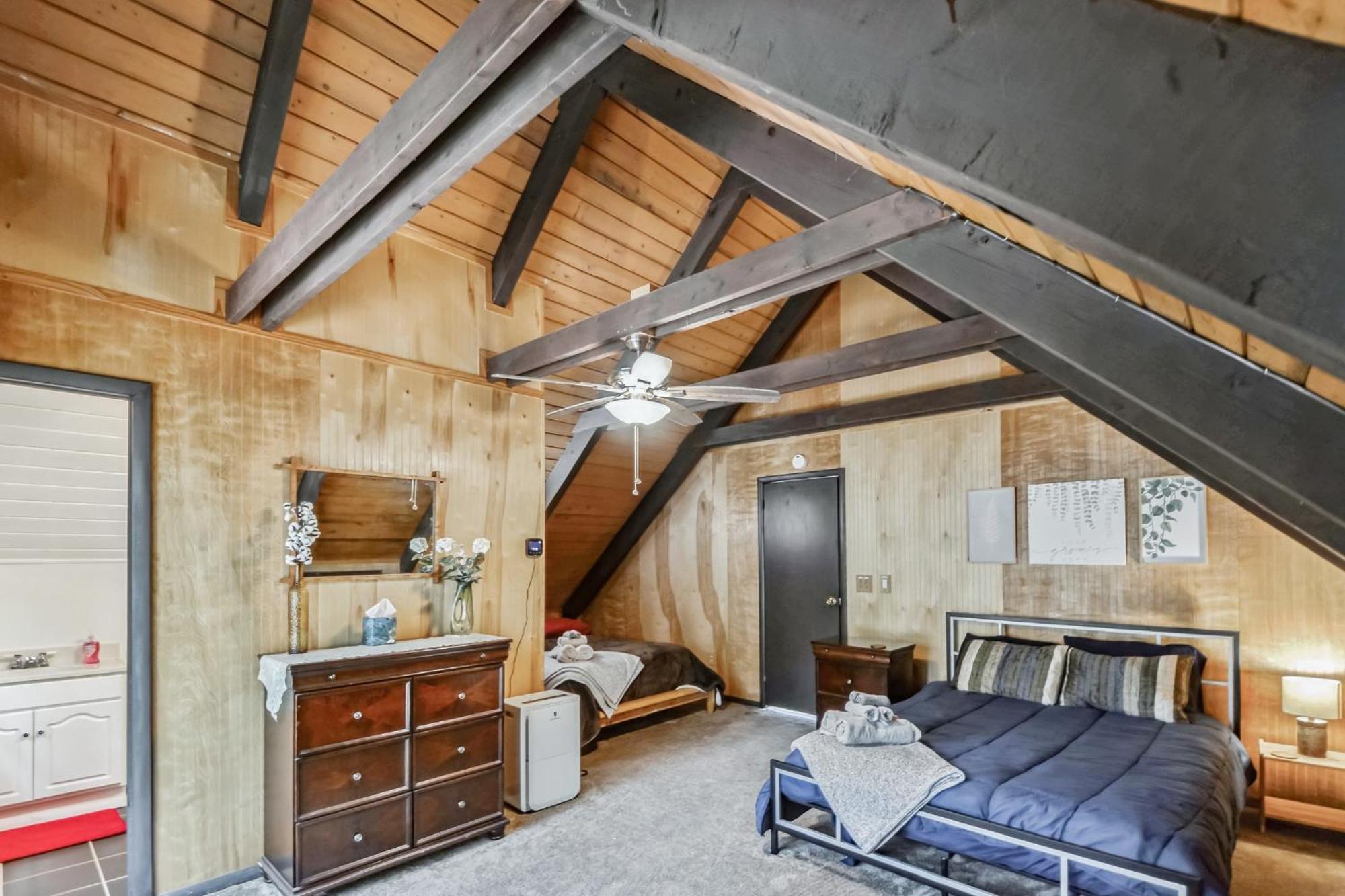 Poconos Newly Renovated, Great Location *