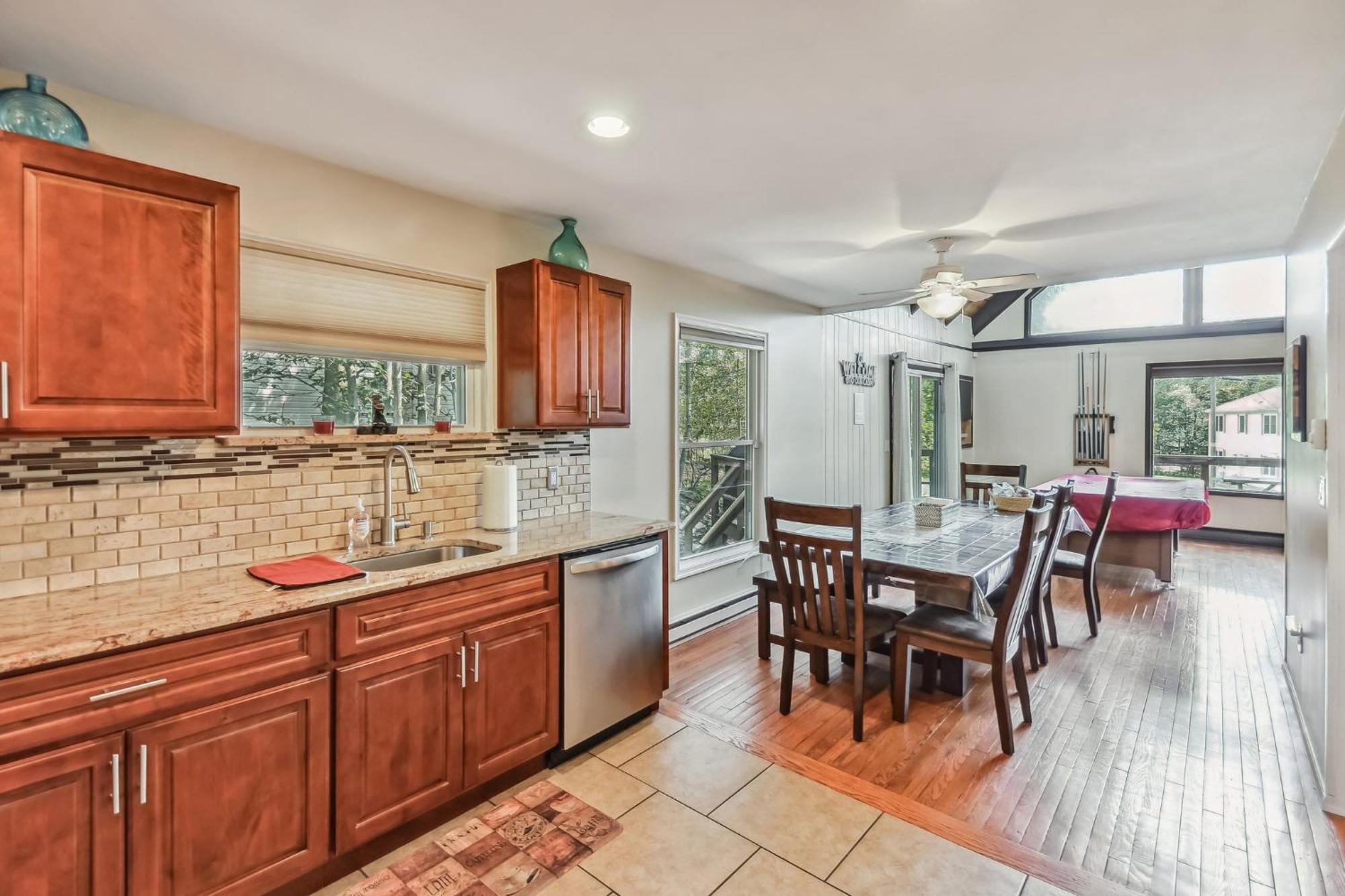 Poconos Newly Renovated, Great Location * Tobyhanna