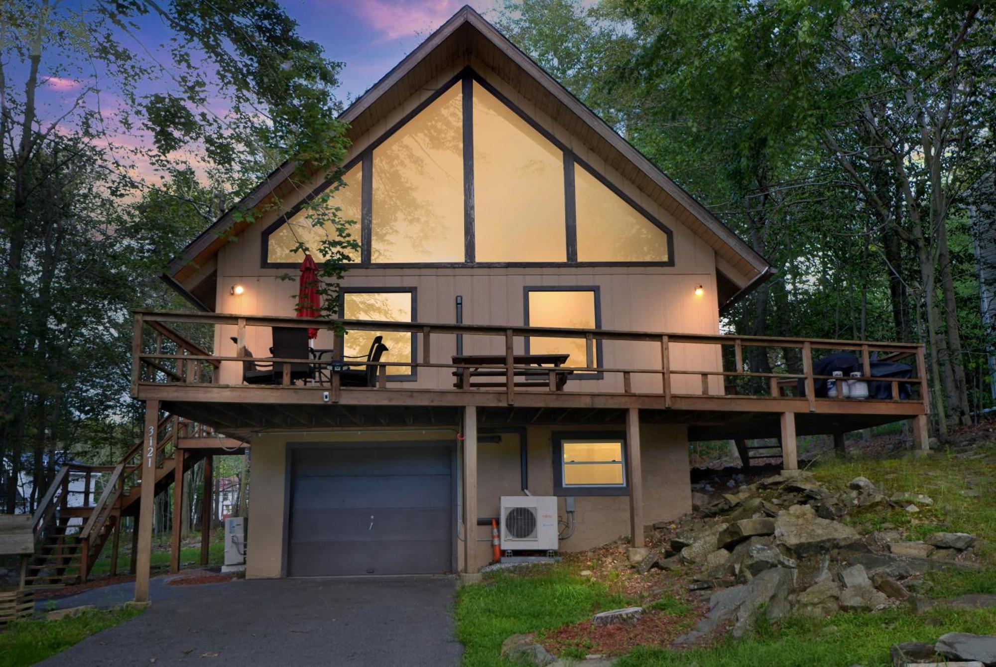 Poconos Newly Renovated, Great Location Holiday home Tobyhanna