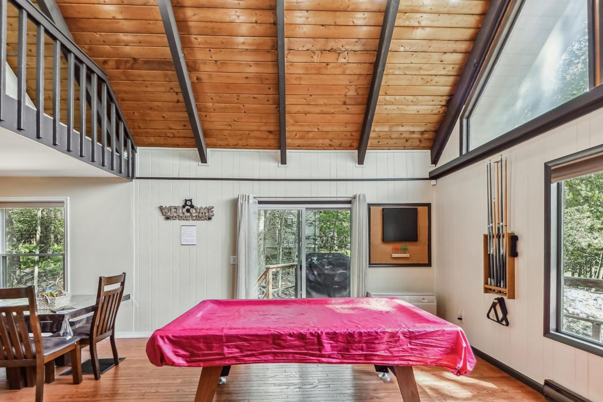 Poconos Newly Renovated, Great Location Tobyhanna