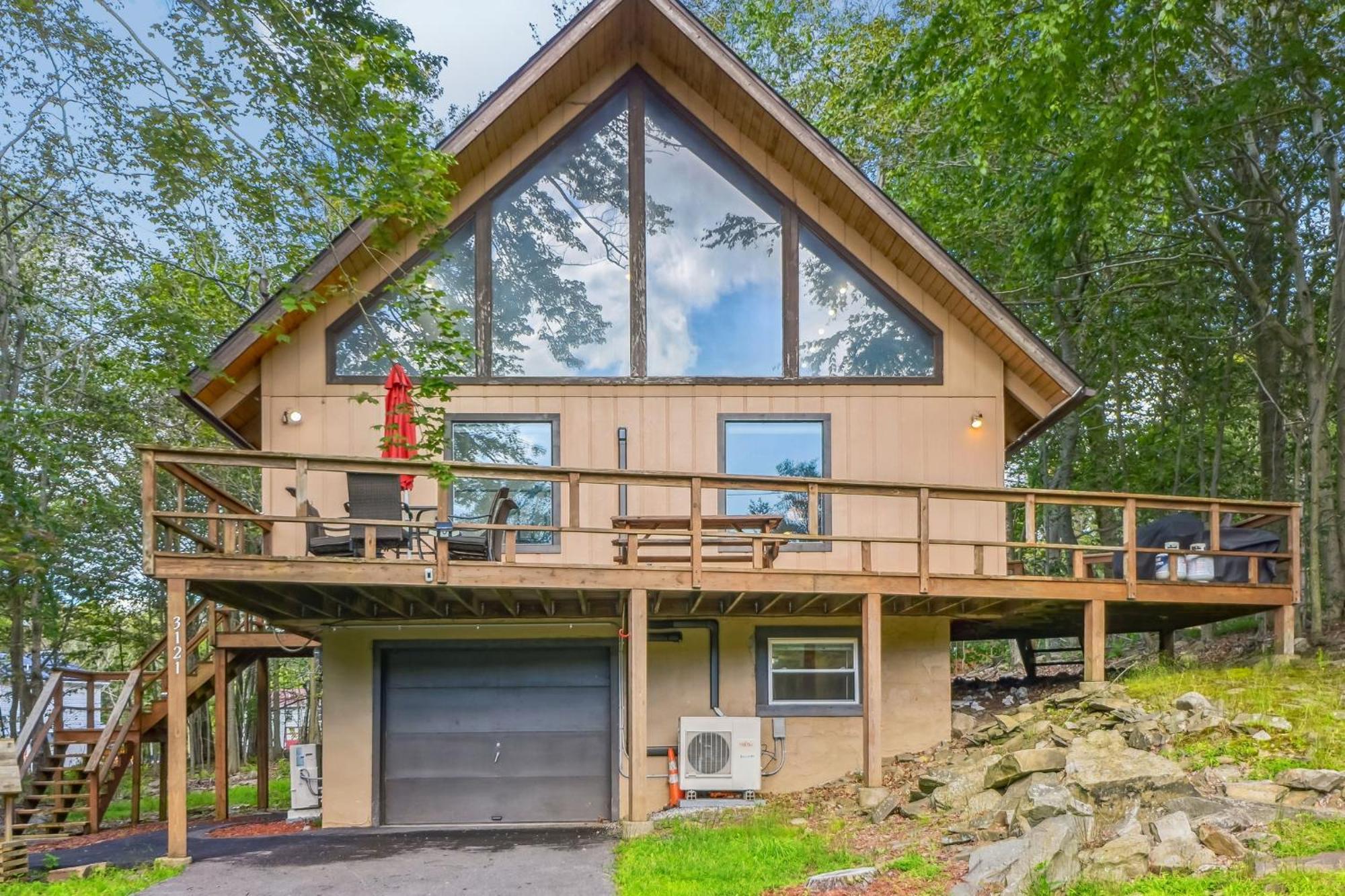 Poconos Newly Renovated, Great Location