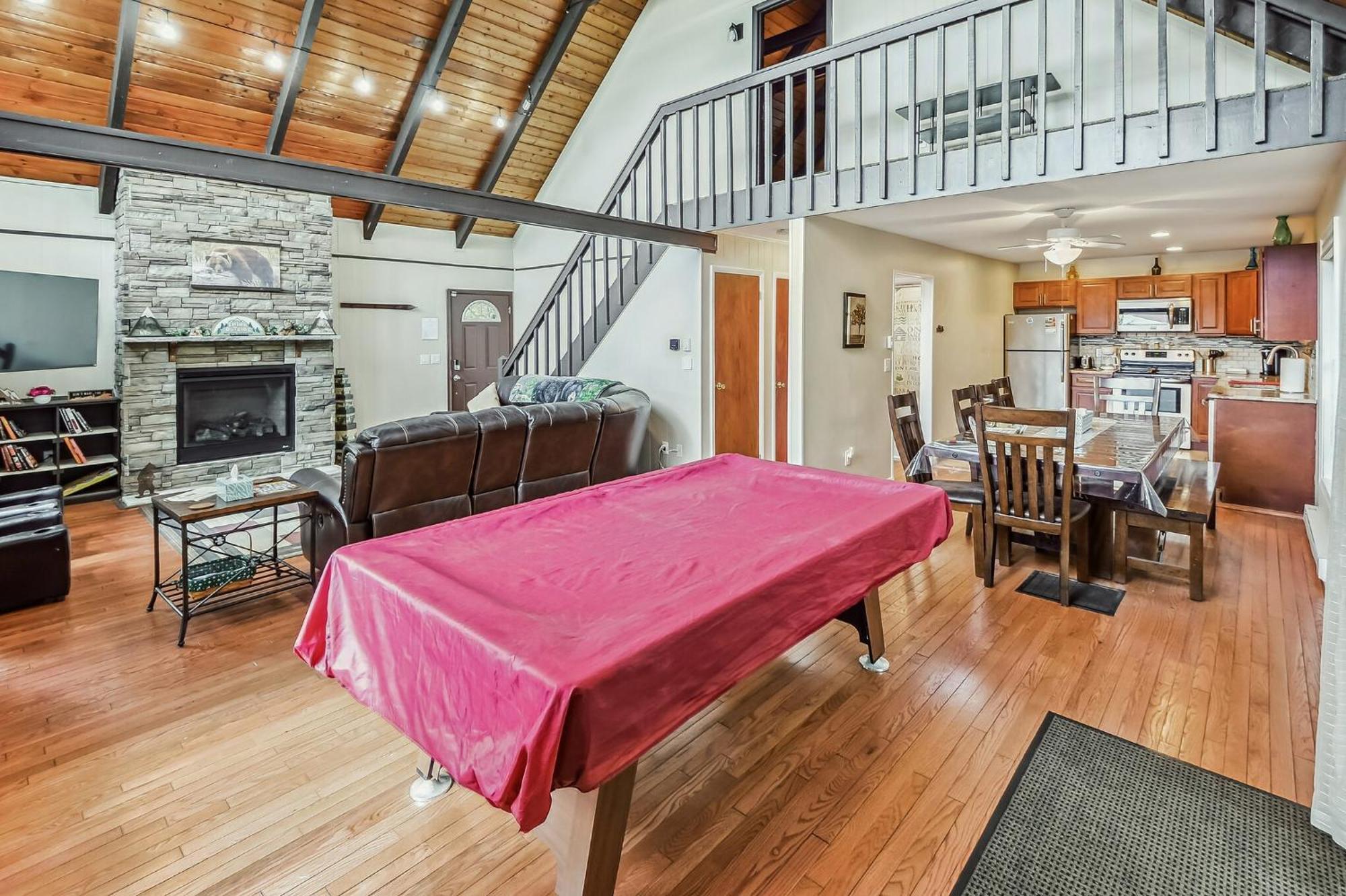 Poconos Newly Renovated, Great Location * Tobyhanna