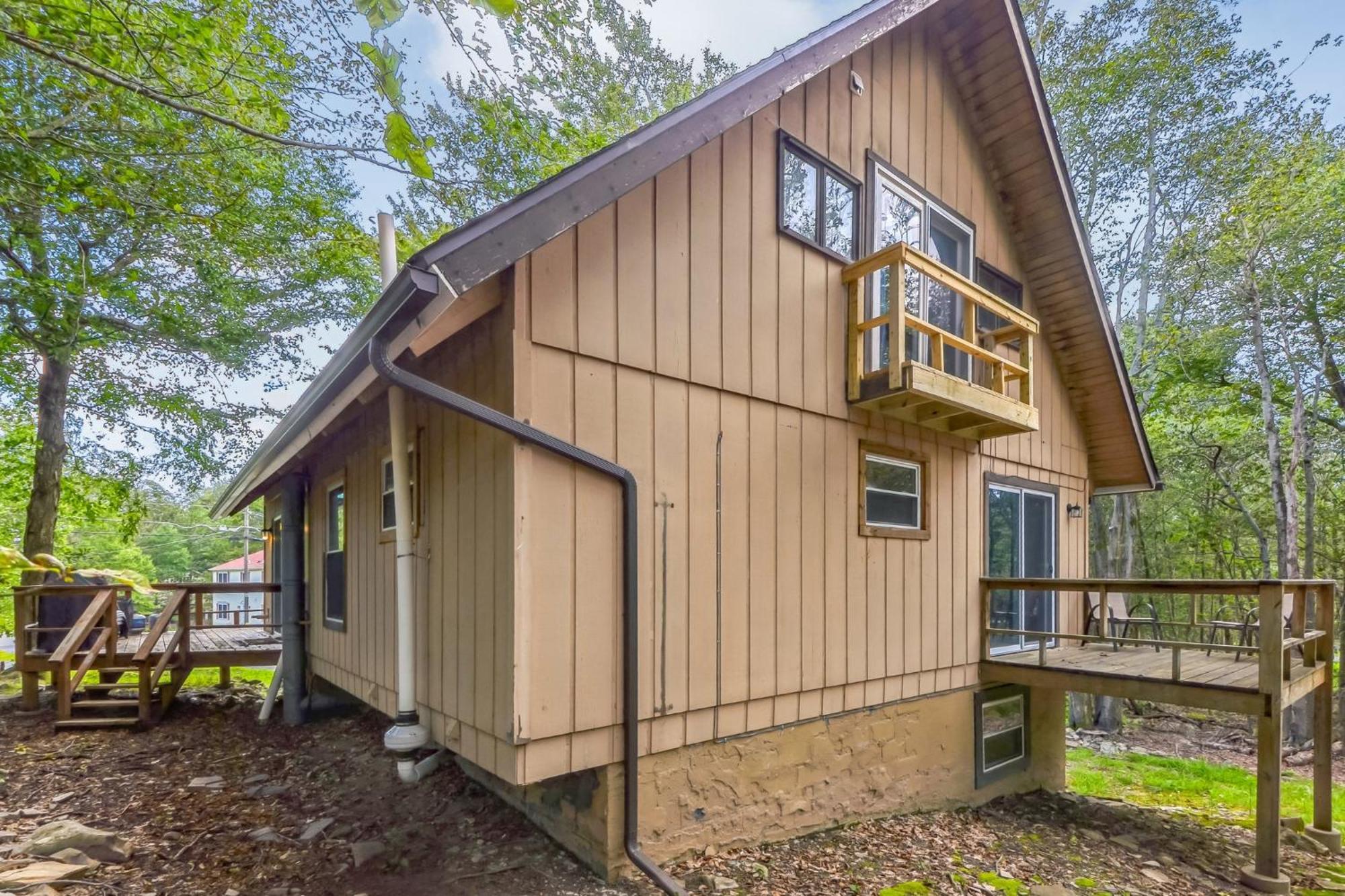 Poconos Newly Renovated, Great Location *